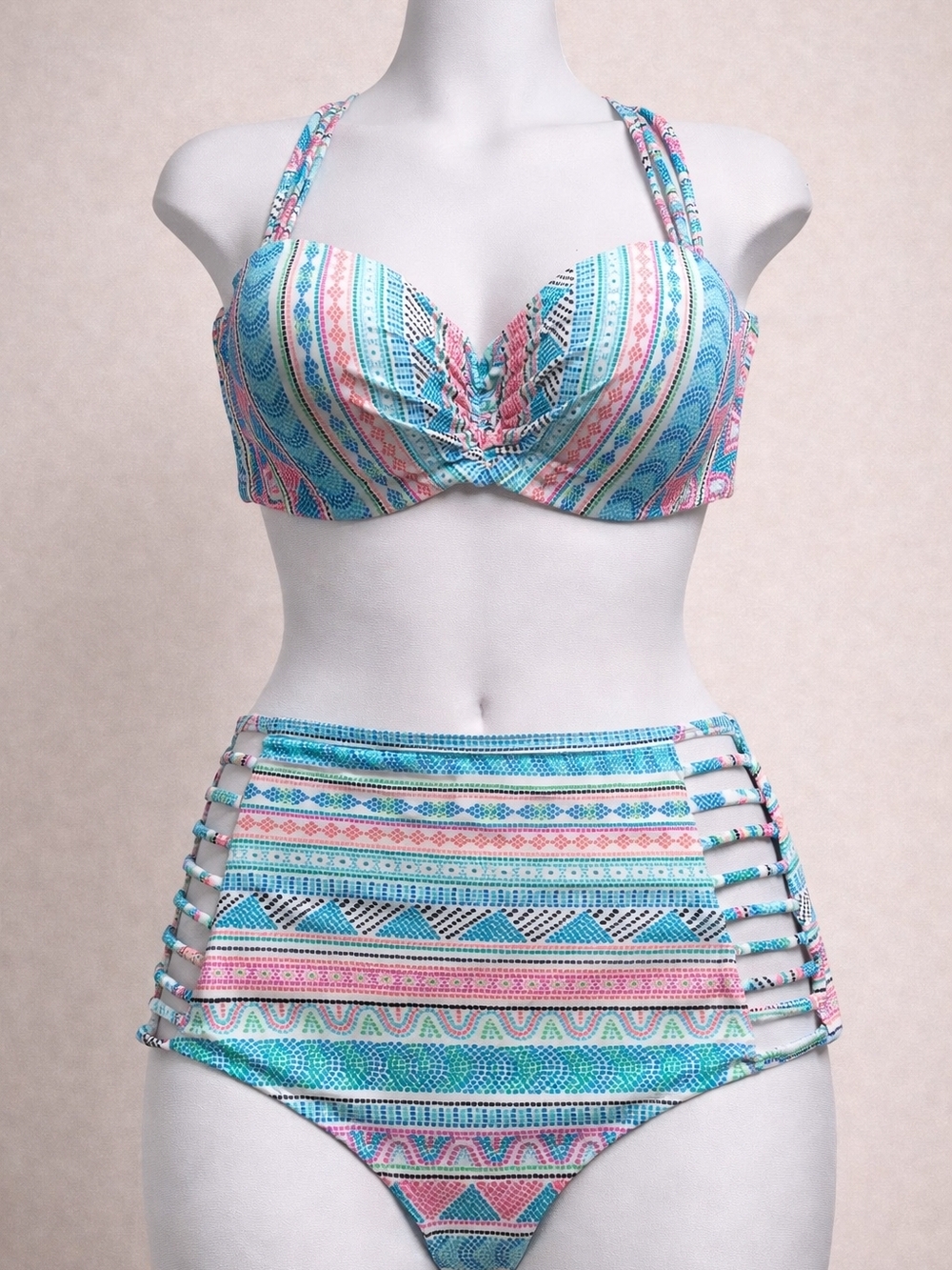 Coco Reef Bikini Set 💙
Top 36/38D | Bottom Large